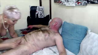 Bejat matang rusia jalang AimeeParadise bersungguh-sungguh menghisap dick untuk suami tercinta ...