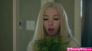 La meva insaciable jove petite stepsister no podia deixar de maturbating la puta