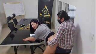 Martina fucks របស់នាង coworker មុនពេលកិច្ចប្រជុំការងារ