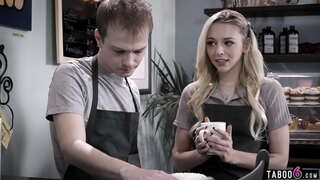 בחור צעיר מודה שלו GF שהוא בגד בה בגלל סקס