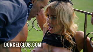 Seks in die park met&#039;n blonde MILF