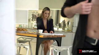 Romanian Babe Iubește Un Bun Assfucking Pentru A Începe Ziua Ei