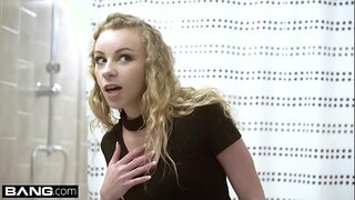 Emily Anjo cums duro no seu pau, ela leva por trás Emily Anjo cums duro no seu pau, ela leva por trás