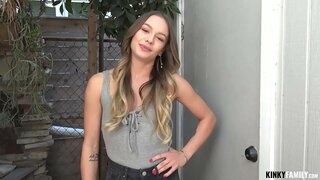 Kinky Familie - Haar jonge vagina