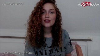 Beroa alemaniako amateur babe bat erabiltzen gantz errea luzatzeko bere pussy estu eta moans ozen zuen arte cums