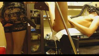 Adam Kıçından Dev Bir Strapon Alır